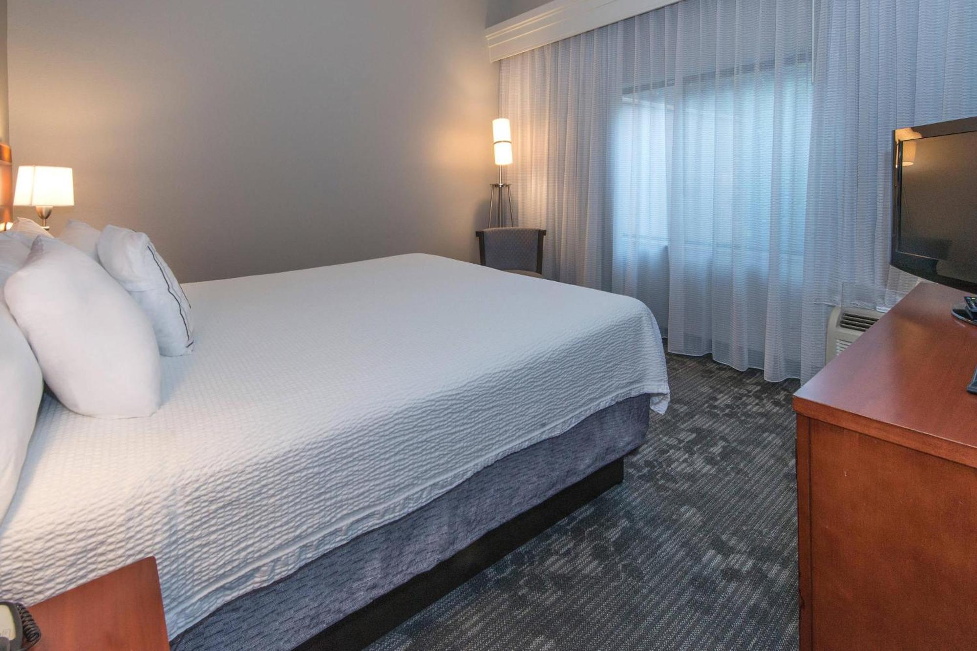 Courtyard By Marriott Albany Hotel Exterior photo