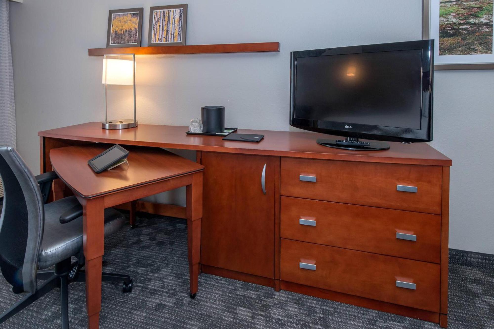Courtyard By Marriott Albany Hotel Exterior photo